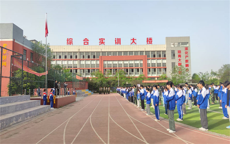青春奮進(jìn)正當(dāng)時(shí)—吉安市理工技工學(xué)校早操紀(jì)